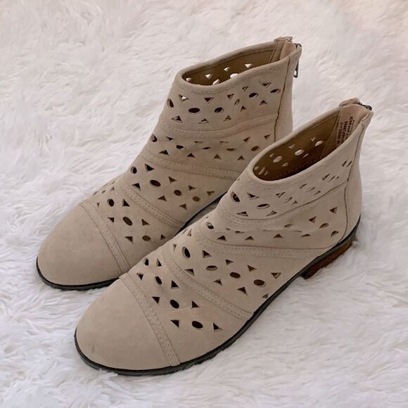Array Portland Suede Leather Laser Cutout Ankle Boots Booties Sand Tan Sz 7 - Picture 4 of 10